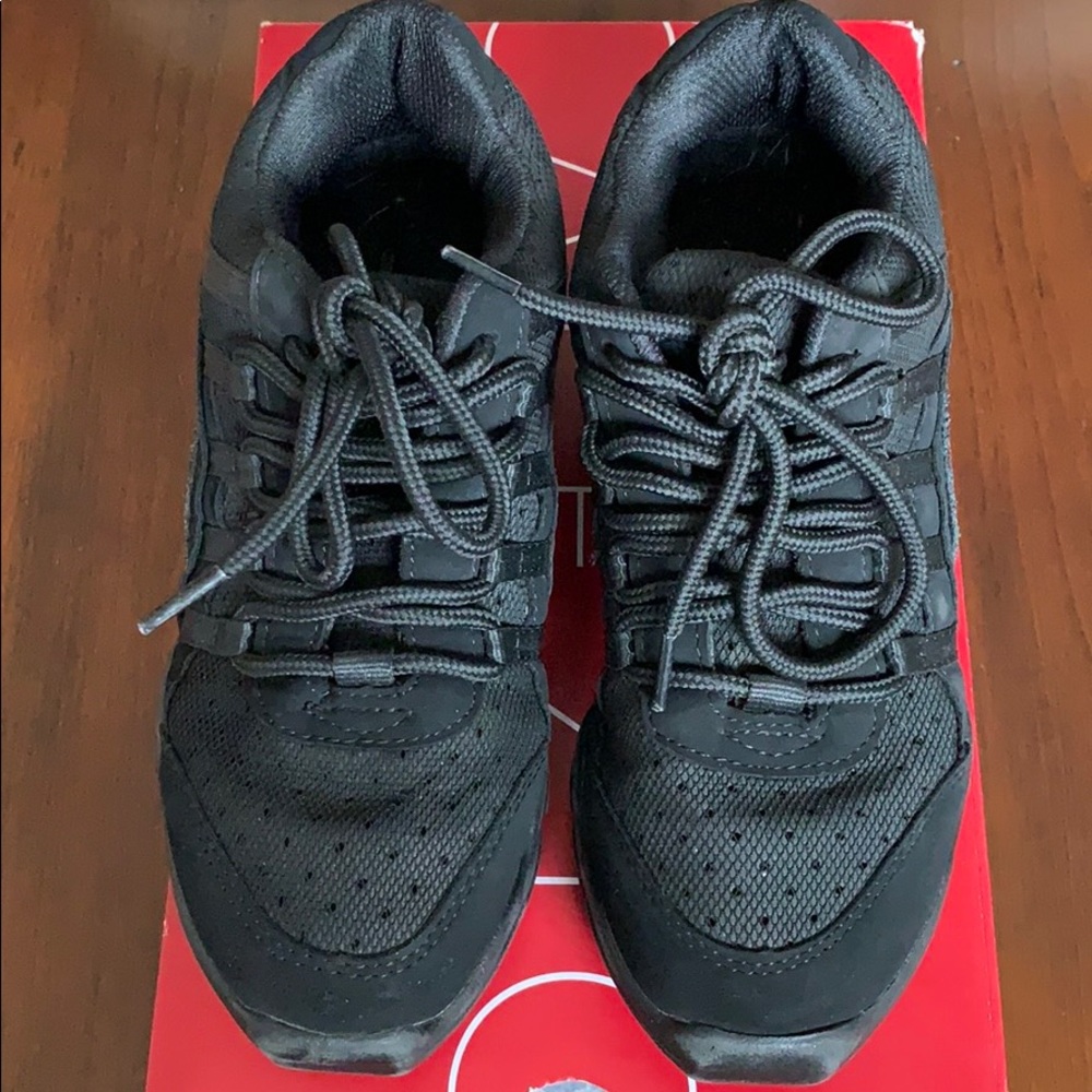 Capezio Kids Dance Sneaker size 4M